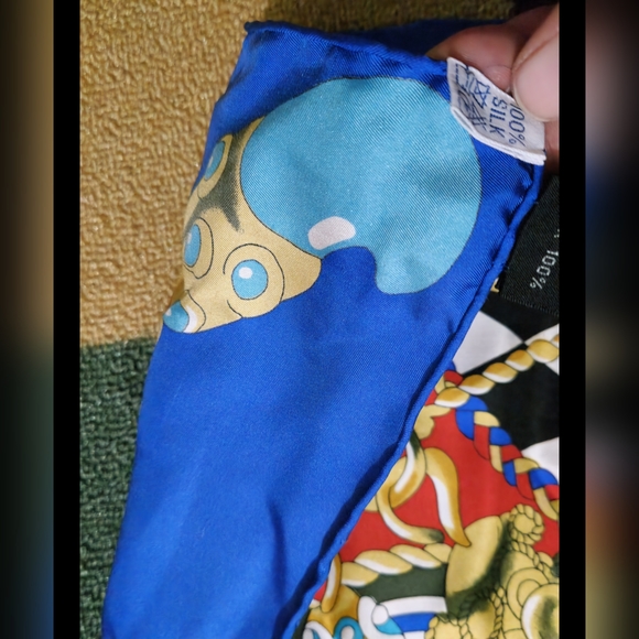 R.O.K SILK SCARF/WRAP - Picture 5 of 5